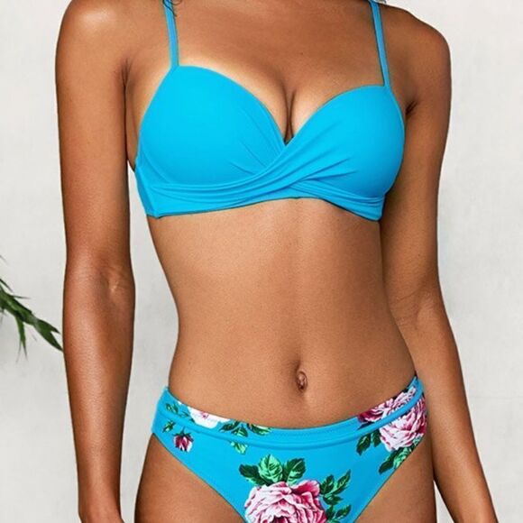 CUPSHE Sky Blue Floral Twist Mid Rise BikiniNWT Size M - Picture 1 of 5